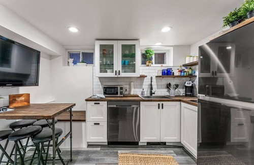 Capitol Hill Condo | Luxury 2 Bedroom Suite (In Historic Cheesman Park)