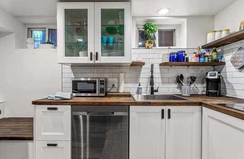 Capitol Hill Condo | Luxury 2 Bedroom Suite (In Historic Cheesman Park)