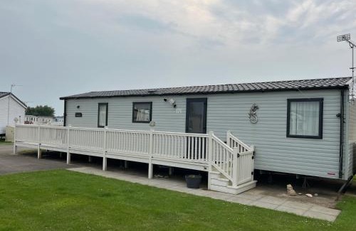 Hunstanton House | Luxury 2 Bedroom van linen included Pets go Free