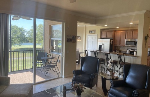 Bradenton Condo | Luxury 2 BR/2 BA Country Club Condo!