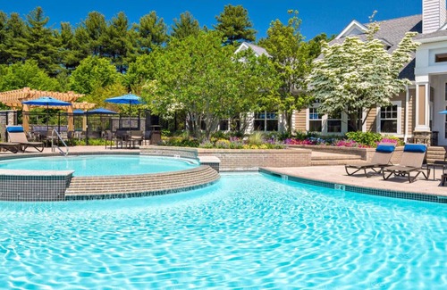Waltham House | Luxury 2 BR/2 BATH Townhouse near I-95. Pet-Friendly!