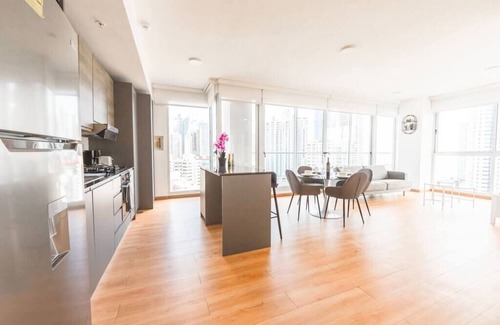 Marbella Apartment | Luxury 2 BR apt Oceanview free parking and balcony