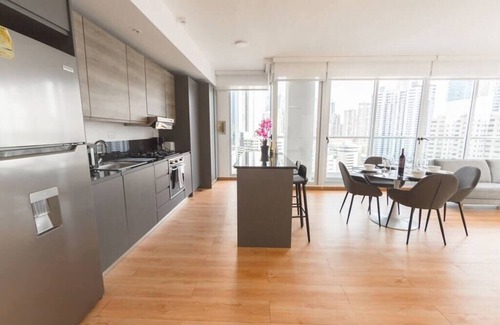 Marbella Apartment | Luxury 2 BR apt Oceanview free parking and balcony