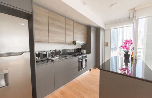 Marbella Apartment | Luxury 2 BR apt Oceanview free parking and balcony