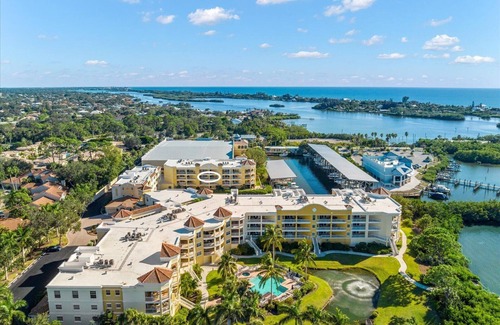 Osprey Condo | Luxury 2 BR Condo on the water located between Sarasota and Venice, Florida.