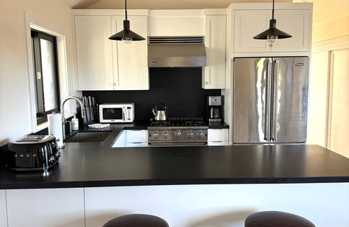 Healdsburg Cottage | Luxury 2-br cottage on 30-acre vineyard property in enchanting Healdsburg