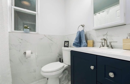 West New York Apartment | Luxury 2 br, NYC views W/parking