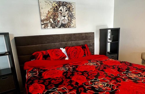 Los Angeles House | Luxury 2 Level Condo w/ Washer & Dryer