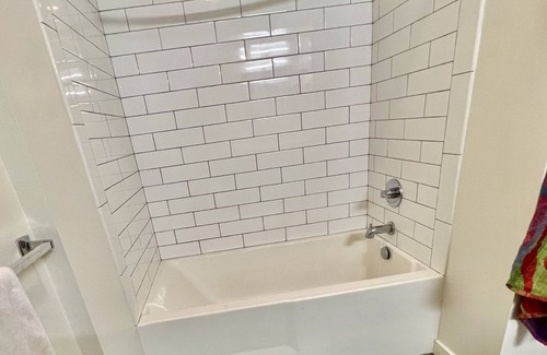 Los Angeles House | Luxury 2 Level Condo w/ Washer & Dryer