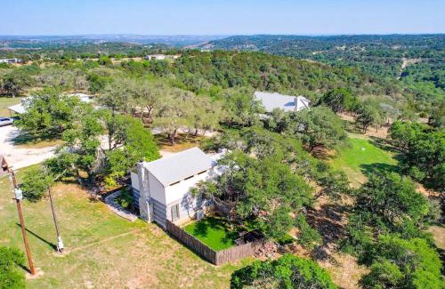 Fredericksburg House | Luxury 23-AC Ranch Hot Tub and Hill Country Views!