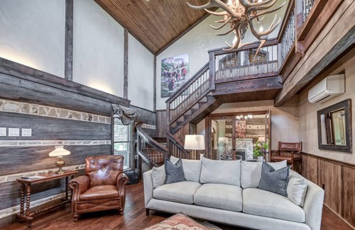 Fredericksburg Cabin | Luxury 23-ac Ranch Casita W/hot tub and Firepit!