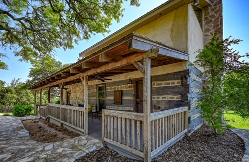 Fredericksburg Cabin | Luxury 23-ac Ranch Casita W/hot tub and Firepit!