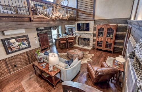 Fredericksburg Cabin | Luxury 23-ac Ranch Casita W/hot tub and Firepit!