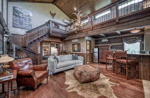 Fredericksburg Cabin | Luxury 23-ac Ranch Casita With Hot tub