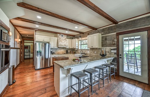 Fredericksburg Cabin | Luxury 23-acre Ranch With Hottub Near Alamosprings