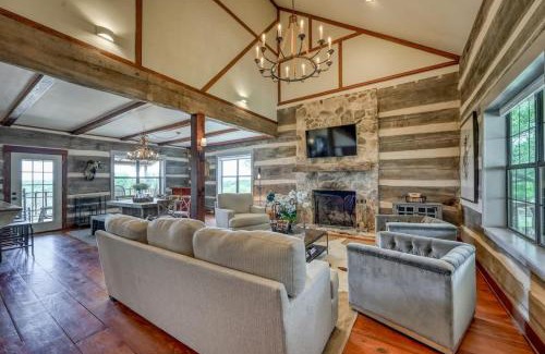 Fredericksburg House | Luxury 23-acre Ranch With Hottub Near AlamoSprings
