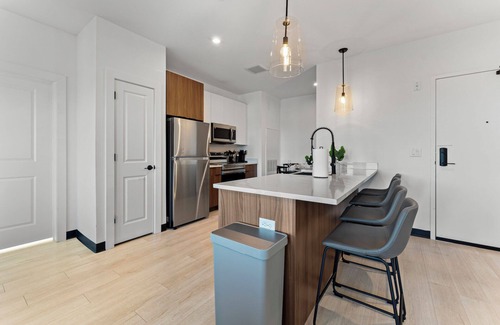 Everett Apartment | Luxury 2bd/2ba near Boston 3025