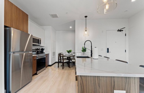 Everett Apartment | Luxury 2bd/2ba near Boston 3025