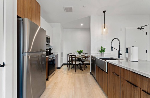 Everett Apartment | Luxury 2bd/2ba near Boston 3025