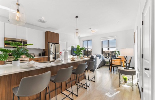 Everett Apartment | Luxury 2bd/2ba near Boston 9343