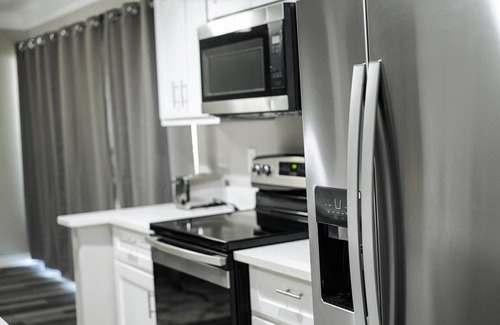 Grand Prairie Condo | Luxury 2bd 2bth Condo w/King/2 separate twin beds