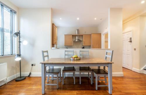 Bush Hill Park Apartment | Luxury 2BDR duplex apt, N London, 2 floors