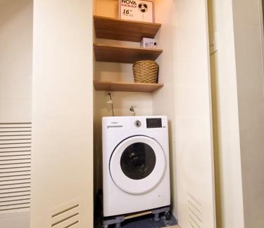 Kapitolyo Apartment | Luxury 2bedroom Flat with Private Balcony