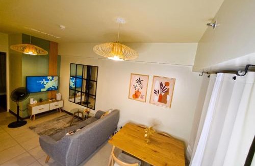 Kapitolyo Apartment | Luxury 2bedroom Flat with Private Balcony