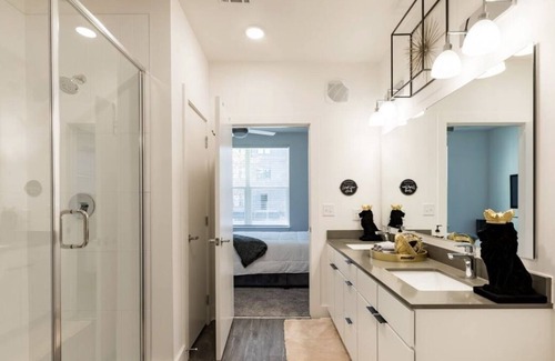 Peoplestown Apartment | Luxury 2BR/2BA APT w/Gym, Pool & Free Parking