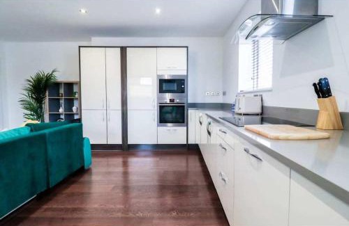 Southwark Apartment | Luxury 2BR Apartment close to train station