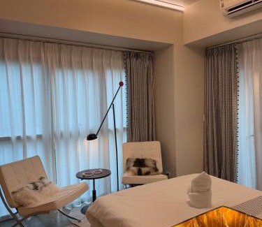 Tambo Apartment | Luxury 2BR Condo Retreat Near Airports MOA Okada