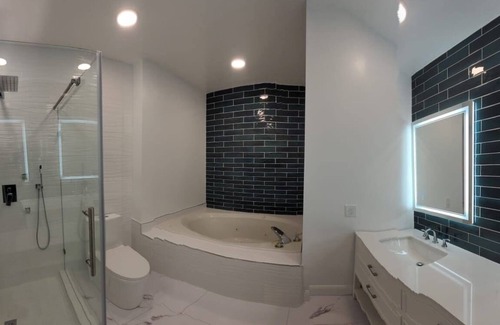 Inner Harbor Apartment | Luxury 2BR Condo w/Stunning Water Views!
