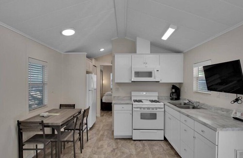 Pigeon Forge Cottage | Luxury 2BR Cottage with Mountain Views