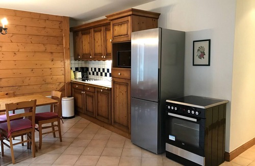 Chamonix City Centre Apartment | Luxury 2BR in Chamonix, parking/WIFI, near lifts