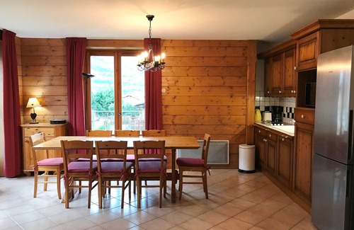 Chamonix City Centre Apartment | Luxury 2BR in Chamonix, parking/WIFI, near lifts