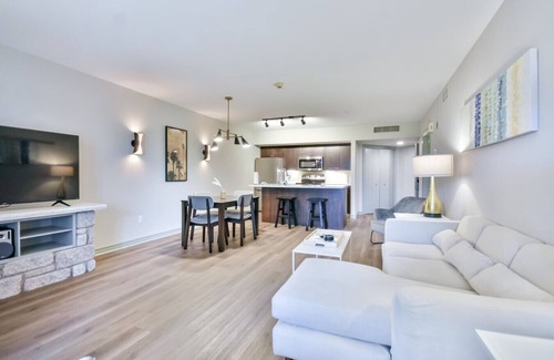 Oro-Medonte Condo | Luxury 2BR King Condo – with Pool & Spa Access