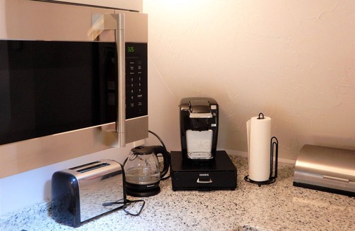 Lyndeborough Apartment | Luxury 2BR Loft in Nature Fiber Wi-Fi, Pond, Hiking, Skiing & Golf