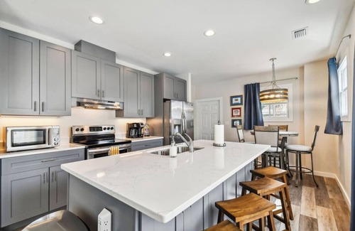 East Ybor House | Luxury 2BR Ybor City Townhouse Near 7th