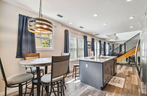 East Ybor House | Luxury 2BR Ybor City Townhouse Near 7th