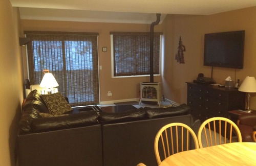 East Burke Condo | Luxury 3/4 Bedroom Slopeside Condominuim Overlooking Sherburne Lift