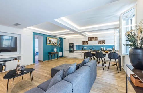 Carabacel Apartment | Luxury 3 Bdr Garden & Parking
