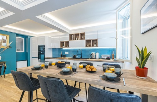 Carabacel Apartment | Luxury 3 Bdr Garden & Parking