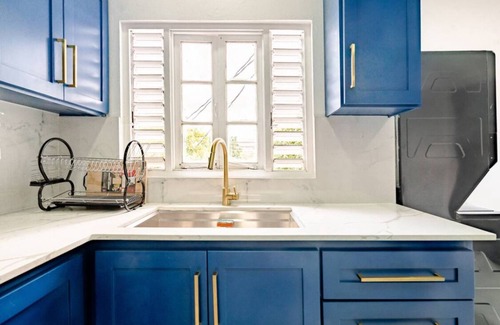 New Kingston Apartment | Luxury 3 bed 2 bath in the heart of New Kingston. Very central & safe Gated.