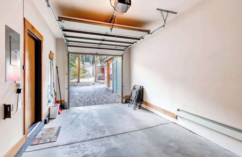 Keystone House | Luxury 3 Bed/3bath-Townhome, River Behind, hot tub