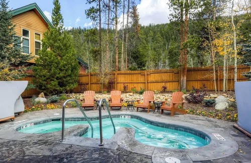 Keystone House | Luxury 3 Bed/3bath-Townhome, River Behind, hot tub