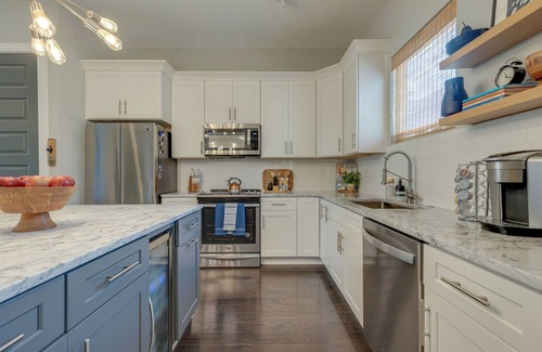 Hadley - Washington House | Luxury 3 Bed Close to Downtown!