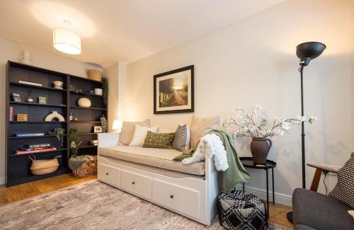 Rusholme House | Luxury 3 Bed Full House with Free Parking