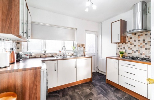 Acocks Green House | Luxury 3 Bed House - Garden - Parking