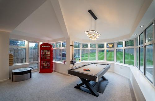 Northwood House | Luxury 3 bed Retreat with Hot tub