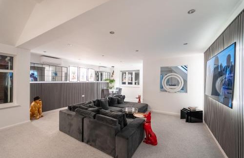 Northwood House | Luxury 3 bed Retreat with Hot tub